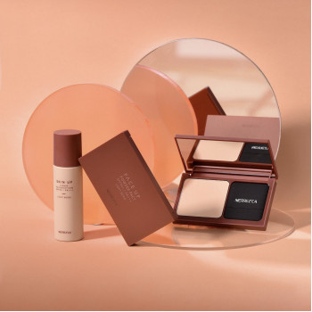 Пудра для лица MERREZ'CA Face Up Powder Pact SPF50/PA+++ Тональная пудра, предназначенная для маскировки и контроля кожного сала. Делает кожу чистой, гладкой, сияющей